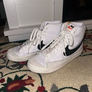 Nike White and Black High-Tops